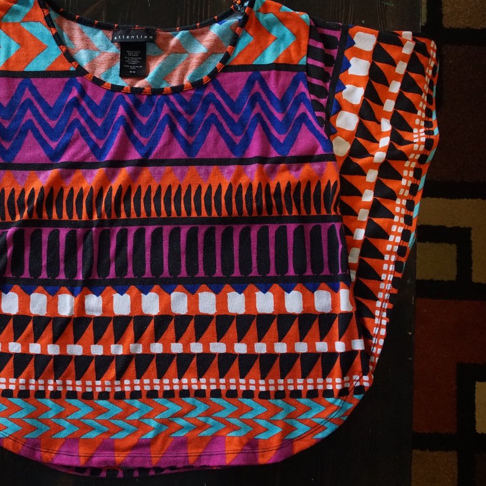 Attention vibrant Patterned Poncho Top M